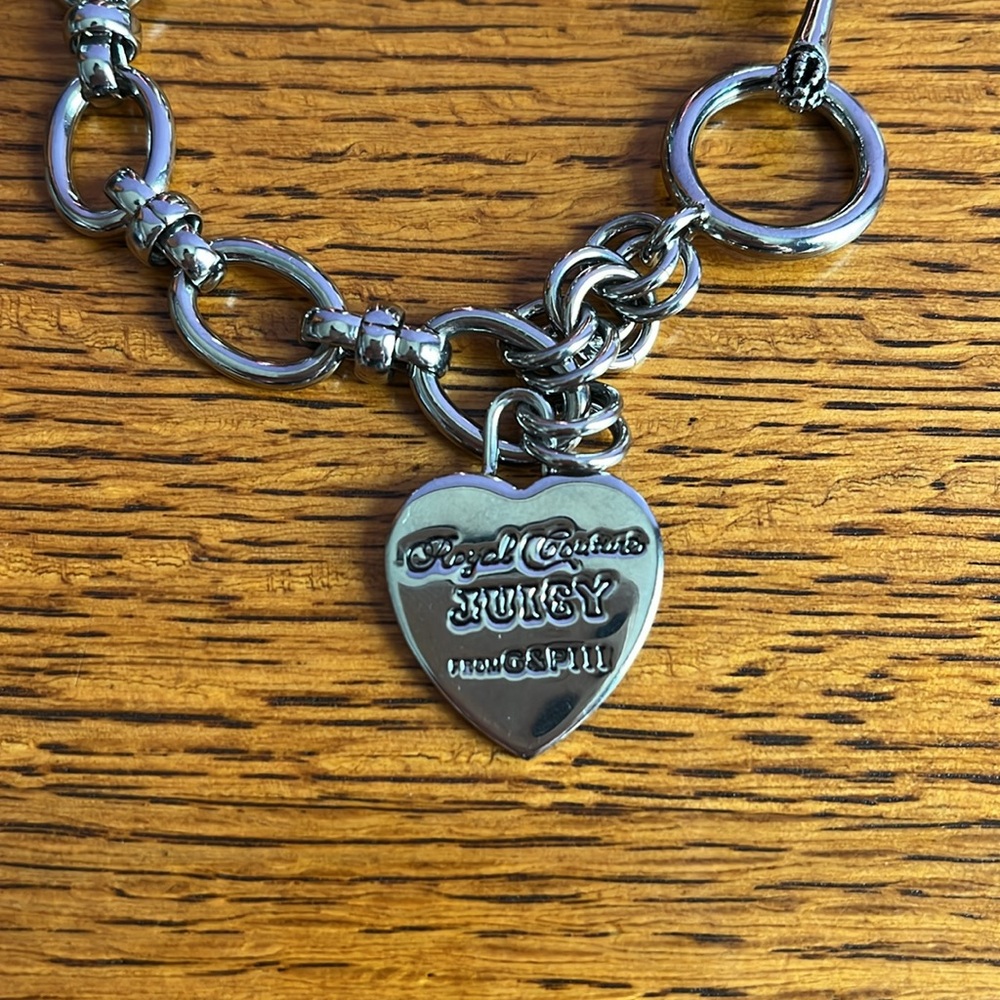 NWOT Original Juicy Couture Silver Flat Heart Charm Bracelet - Picture 2 of 4